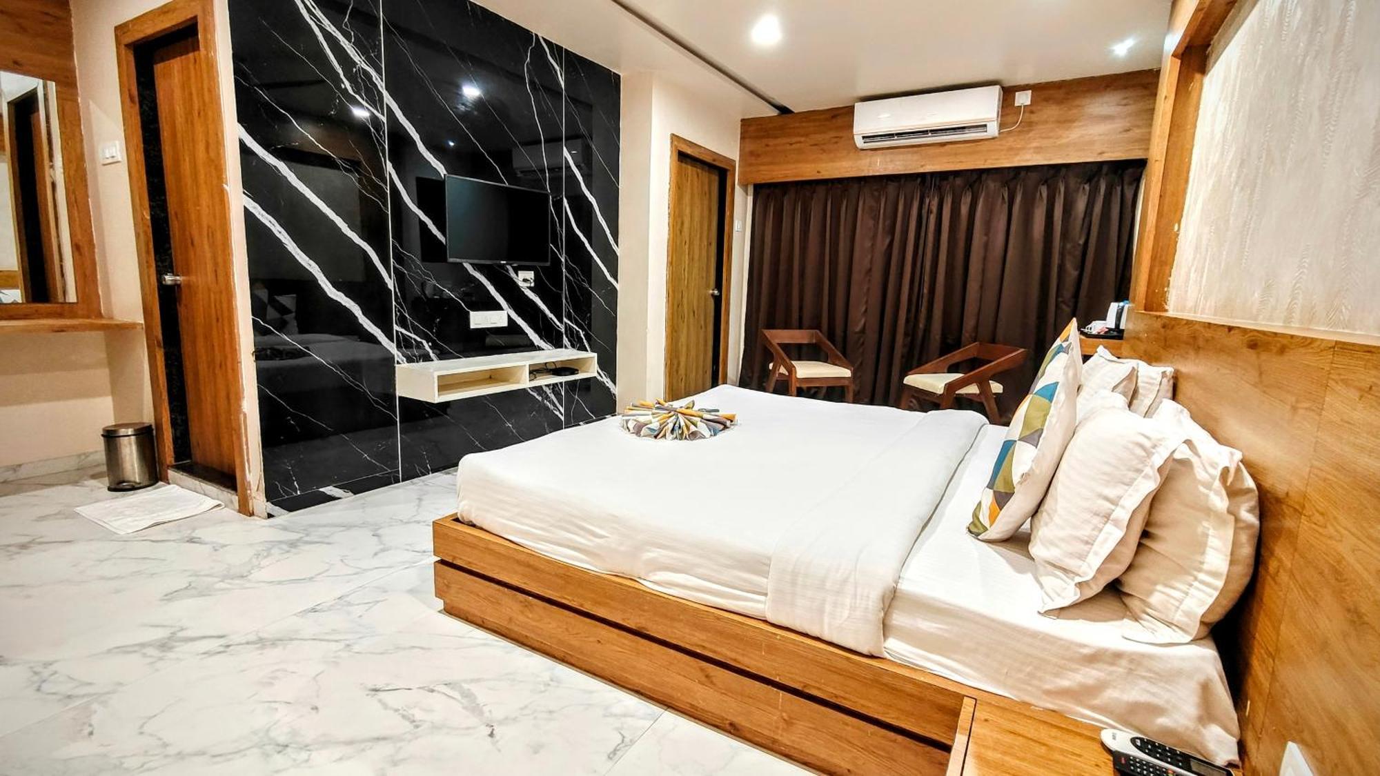 The Sky Imperial Unity Inn Garudeshwar Exterior foto